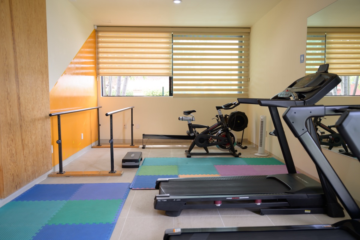 Sala de acondicionamiento y rehabilitacion del campus.