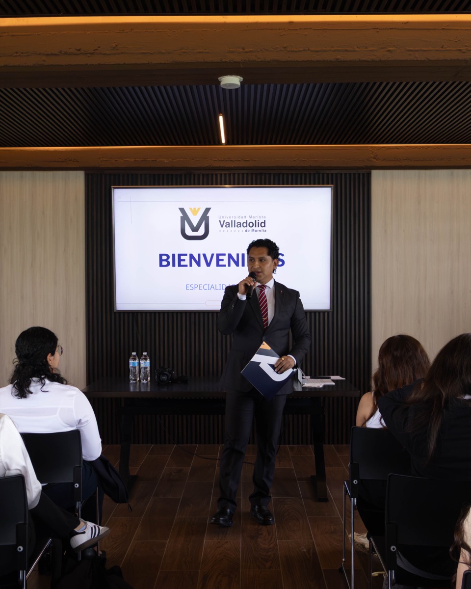 Sesion de bienvenida a las especialidades 2026.