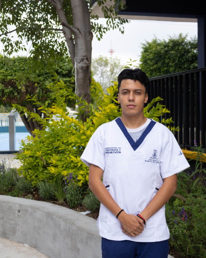 Retrato de Maximo Villanueva, estudiante de Fisioterapia y Rehabilitación
