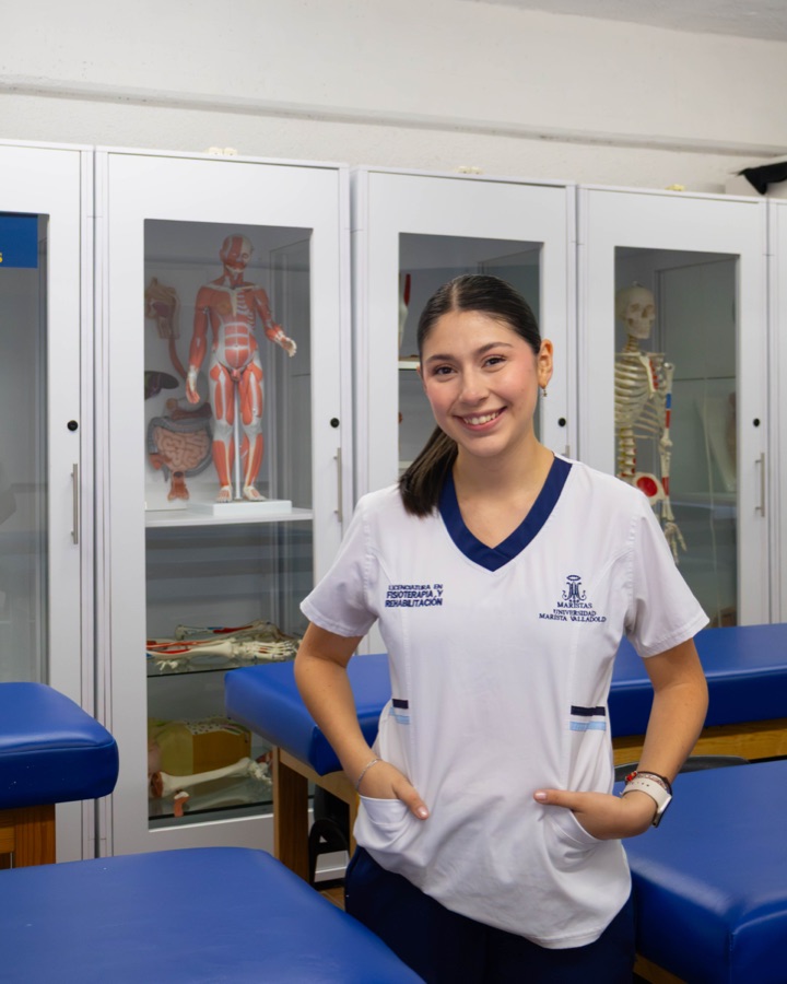 Retrato de Melissa Martínez, estudiante de Fisioterapia y Rehabilitación
