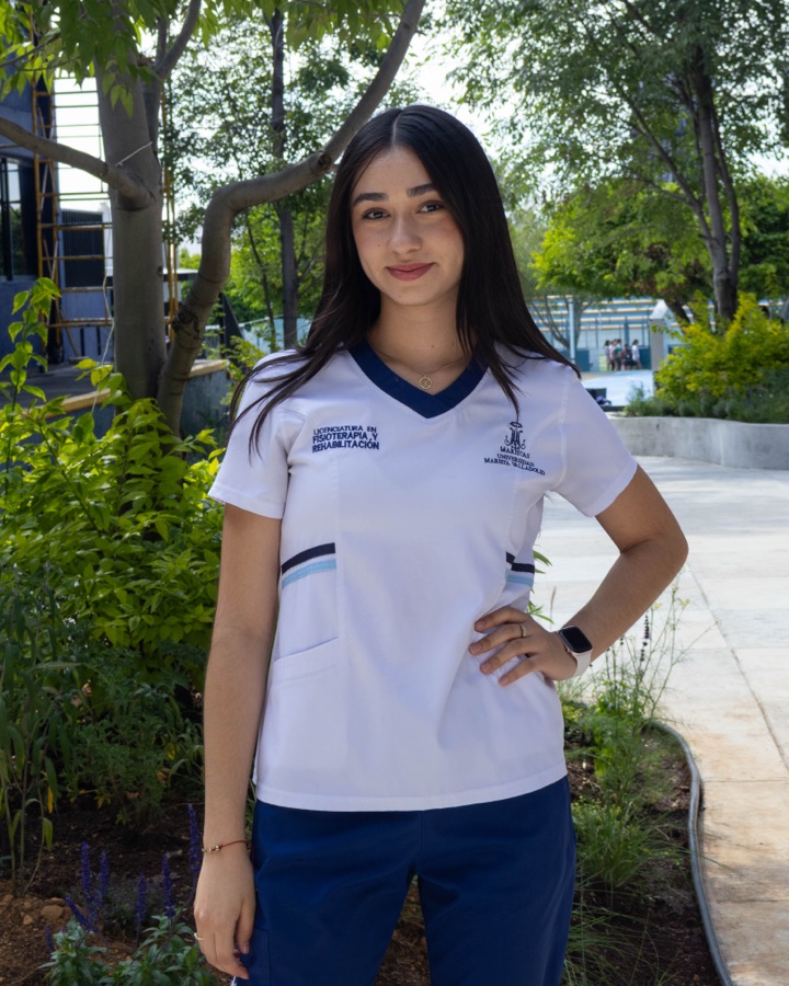 Retrato de Victoria Valenzuela, estudiante de Fisioterapia y Rehabilitación