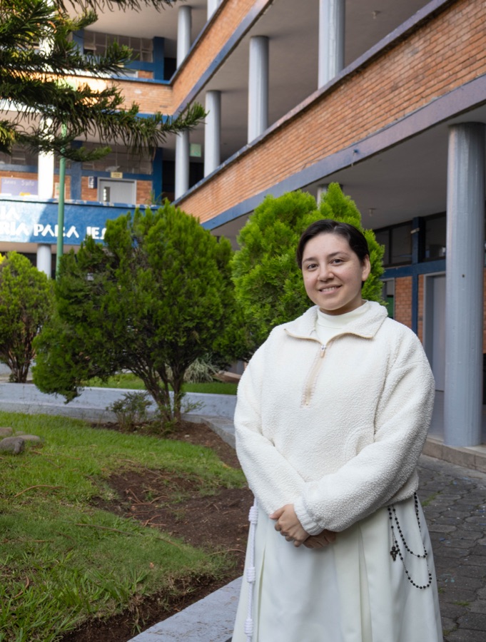 Retrato de Hna. Irma, de la Licenciatura en Formación Catequética