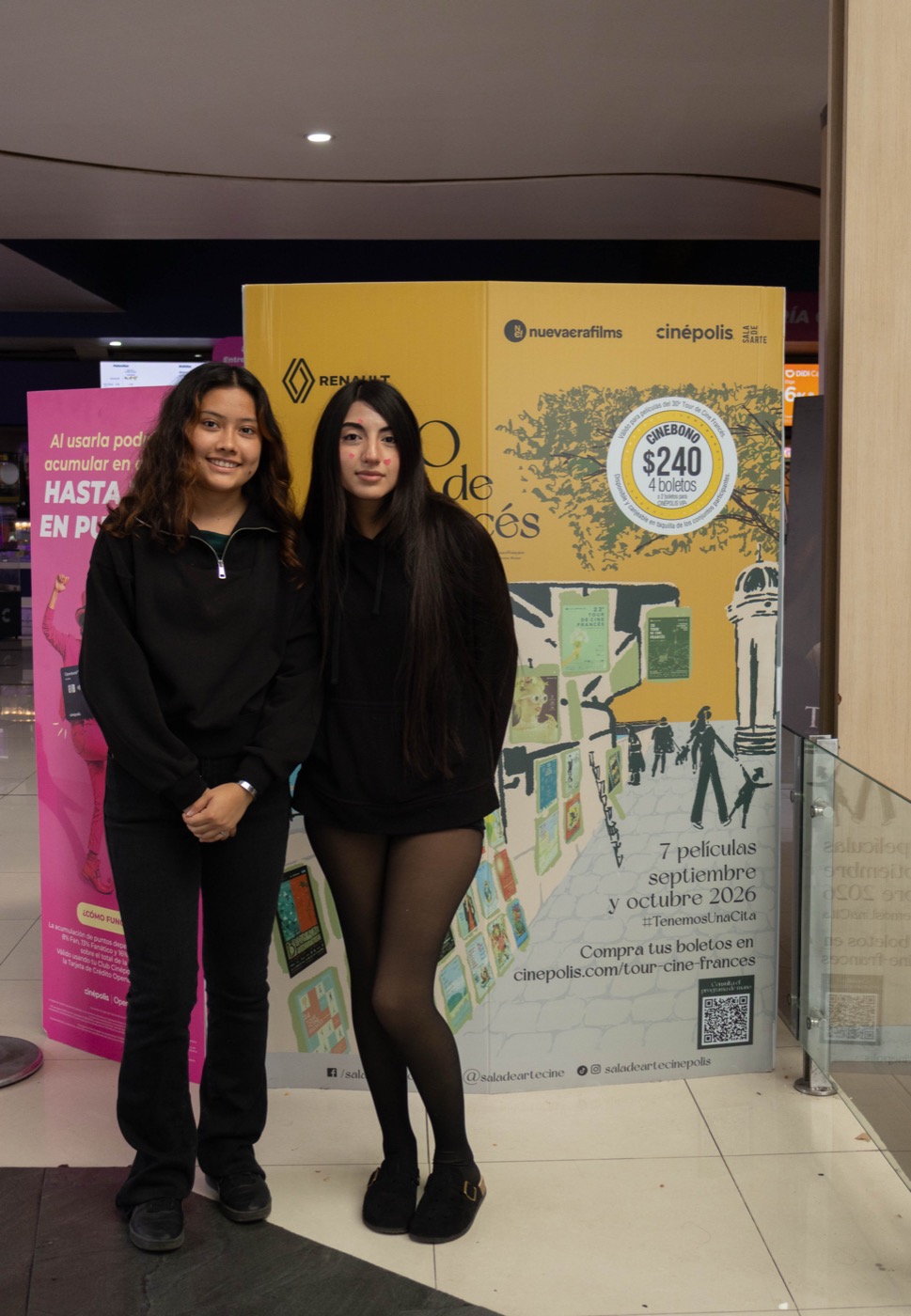 Estudiantes de UMValla en una feria de negocios.