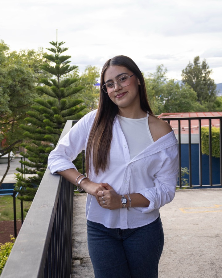 Retrato de Ángela López, estudiante de Negocios Internacionales