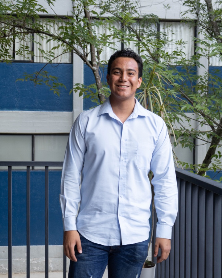 Retrato de Eduardo Mascot, estudiante de Negocios Internacionales