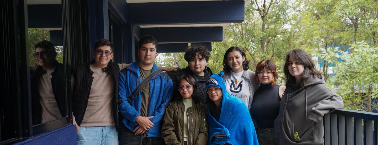 Estudiantes de la Universidad Marista Valladolid juntos en los pasillos del campus